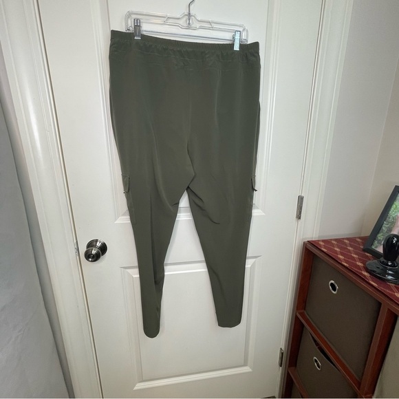 Chico’s Zenergy Green Activewear Jogger Pants - Picture 12 of 16